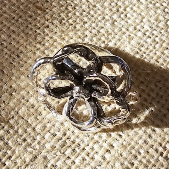 Silpada R2784 Flower Power Ring — Retired Openwork Design, Size 8 - Picture 2 of 12